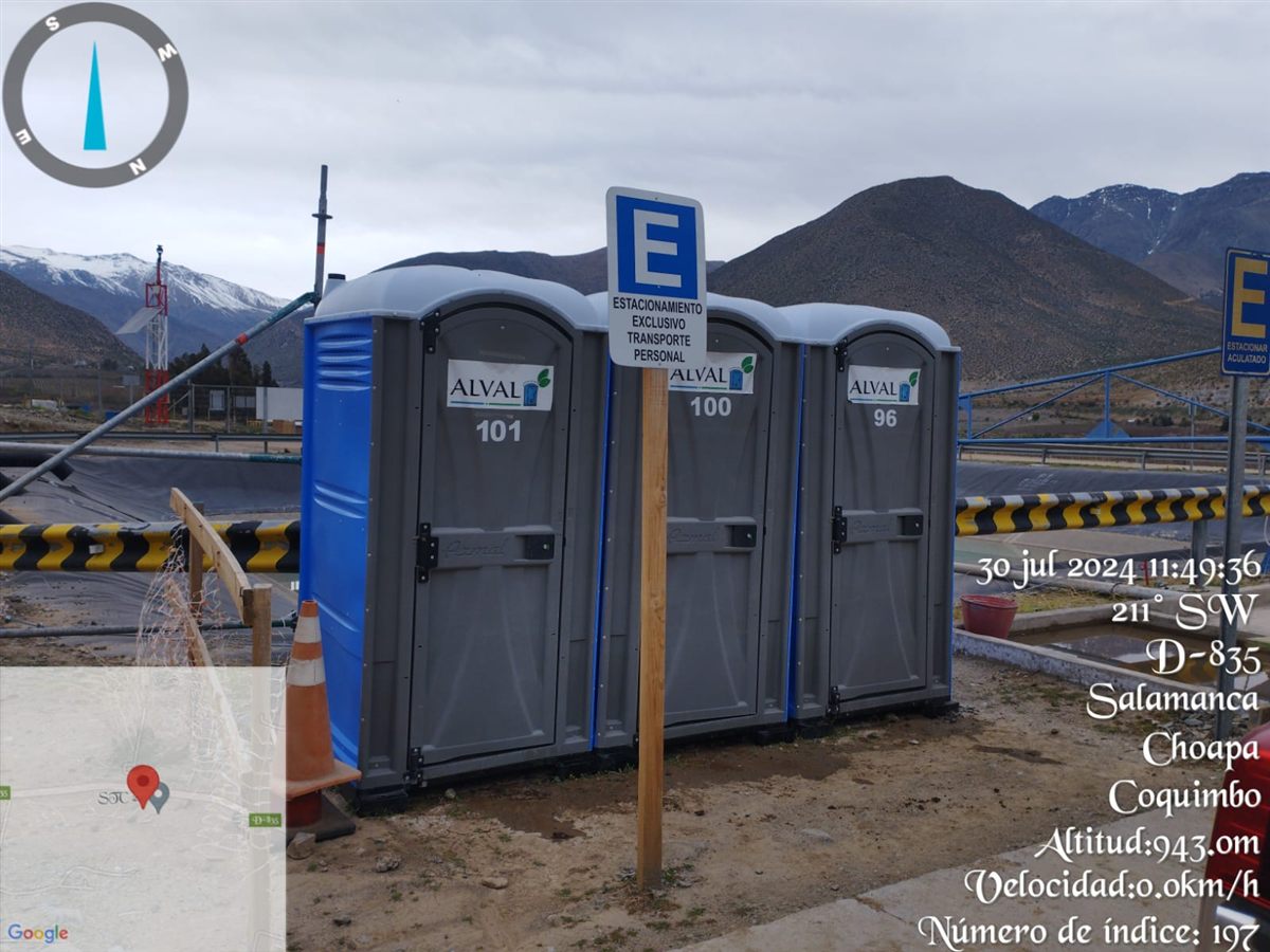 Baños químicos ALVAL instalados en faena de Salamanca, Provincia del Choapa